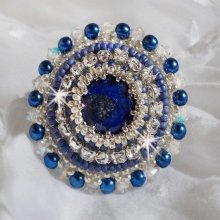 Anillo Nilo Azul bordado con lapislázuli y cristales de Swarovski